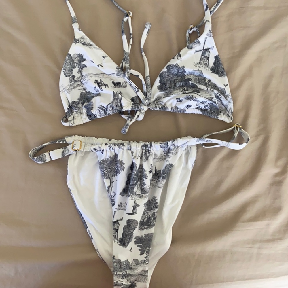UNWORN WEWOREWHAT Toile Bikini Set